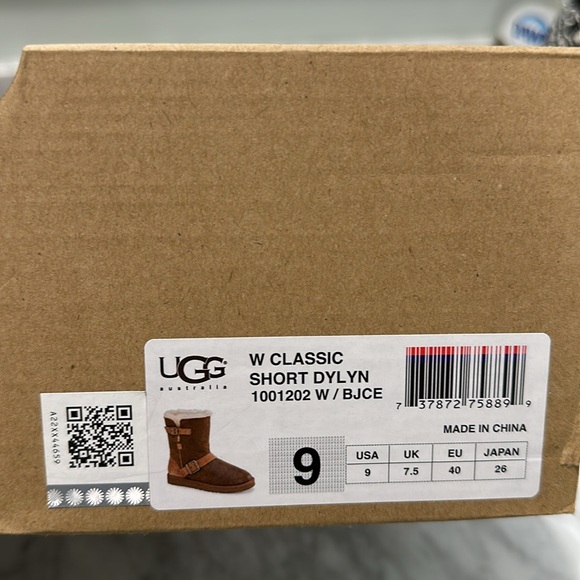 Ugg Dylyn short boot size 9 - Picture 12 of 14